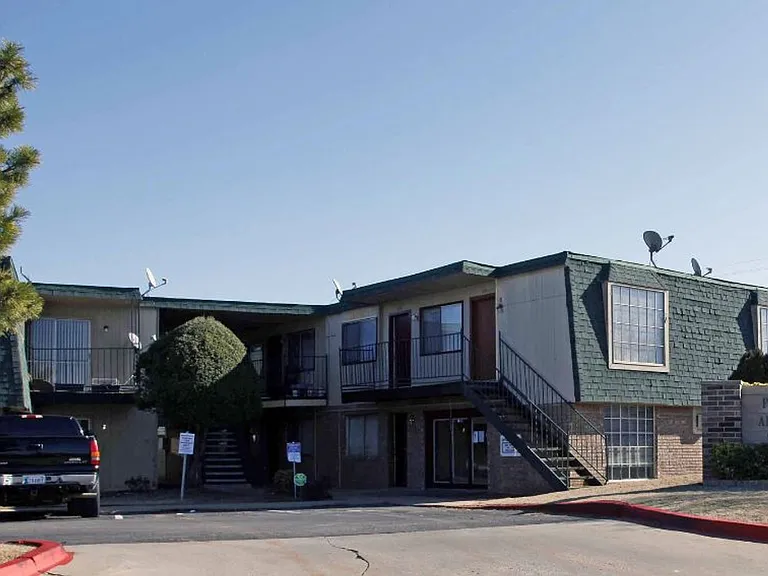 Villa Verde Apartments - $250 Off Move-In Costs! — Photo 11