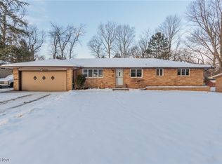 5176 W Park Dr, North Olmsted, OH