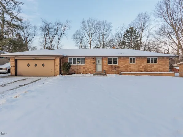 5176 W Park Dr, North Olmsted, OH 44070