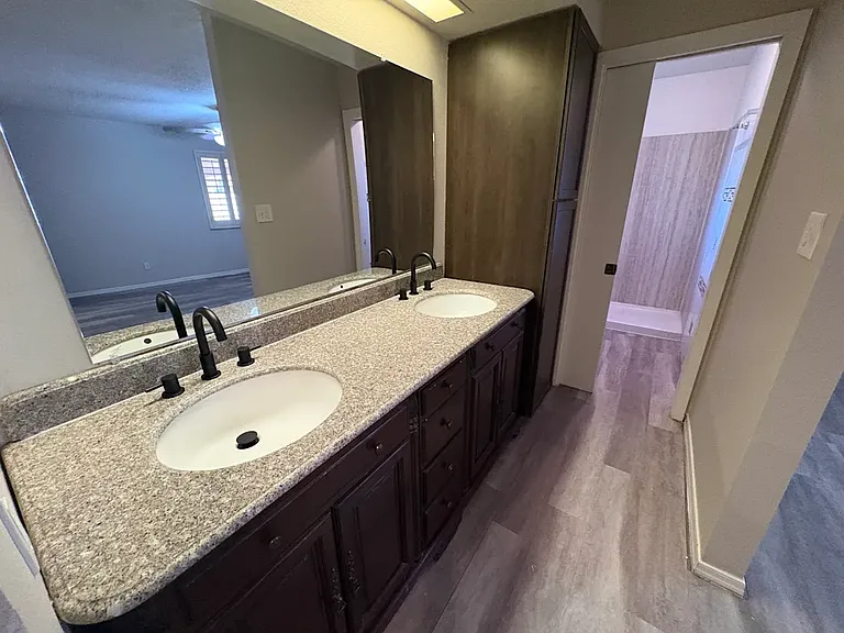 5630 W Vogel Ave — Photo 2