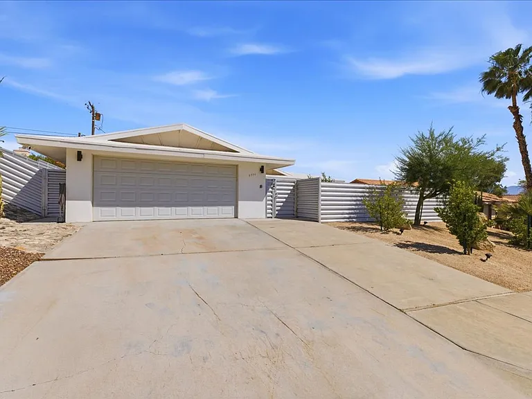 9750 Valencia Dr — Photo 26