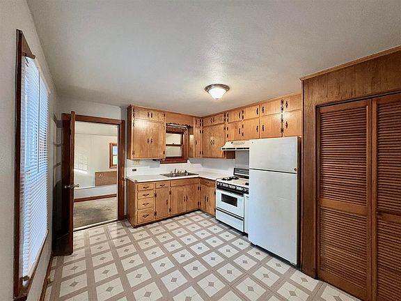 3rd image of 2641 E Victory Ct