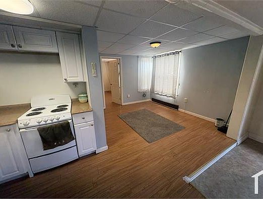 2nd image of 4 Henshaw Ct #2R