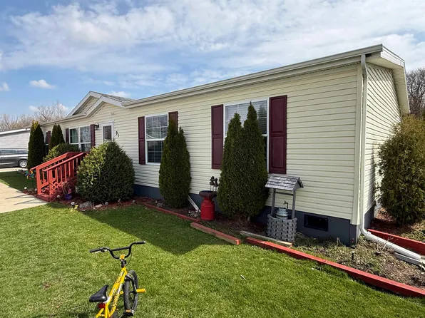 897 E Lake St, Lake Mills, WI 53551