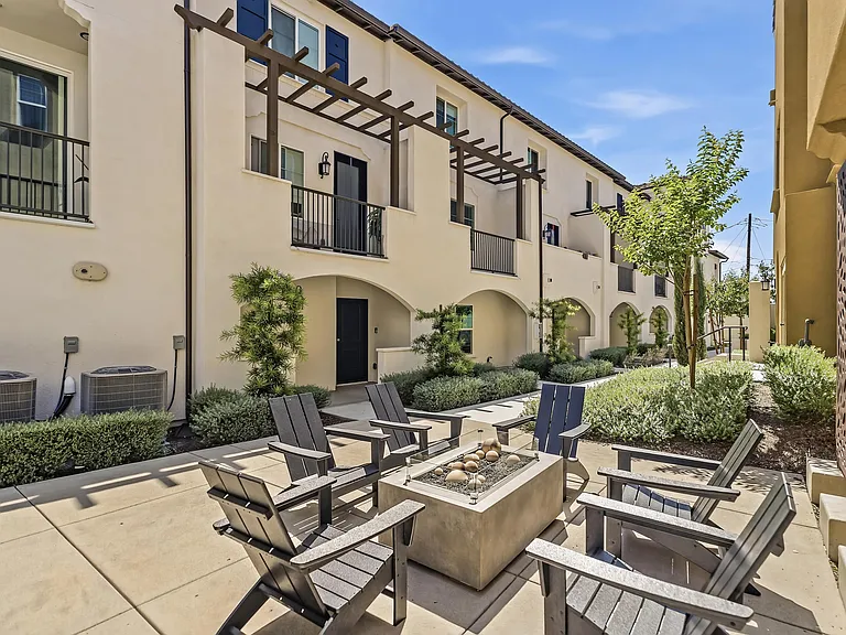 684 Panorama Ln — Photo 40