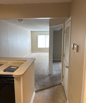 5th image of 1600 Park Cir APT 616