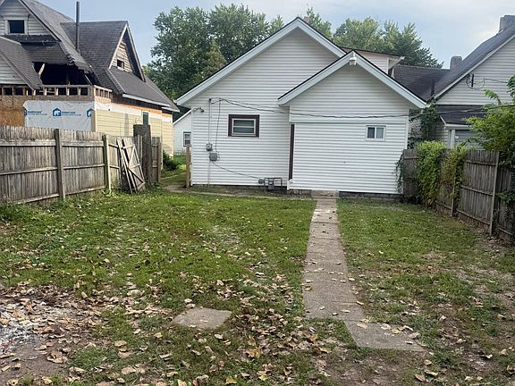 2nd image of 866 W 25th St