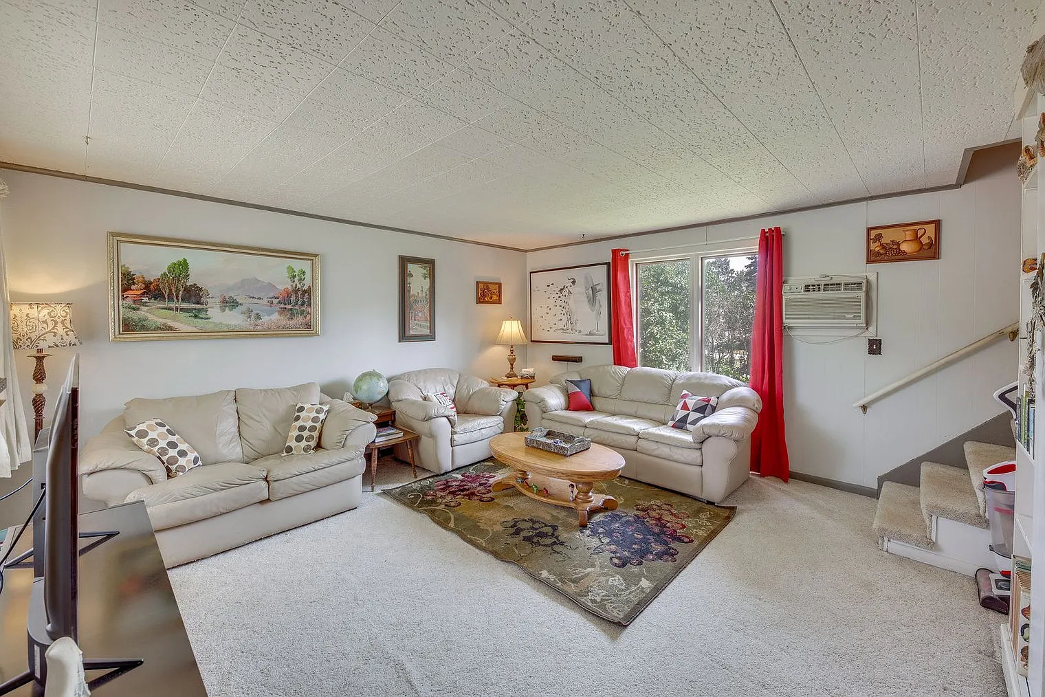 4 bed, 2.0 bath, 785 sqft, $4,096 — Photo 2
