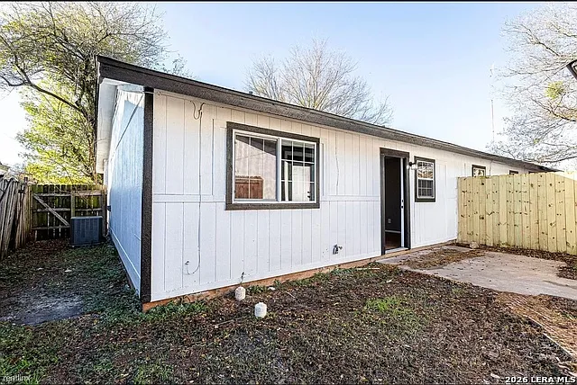 4900 E Stassney Ln — Photo 17