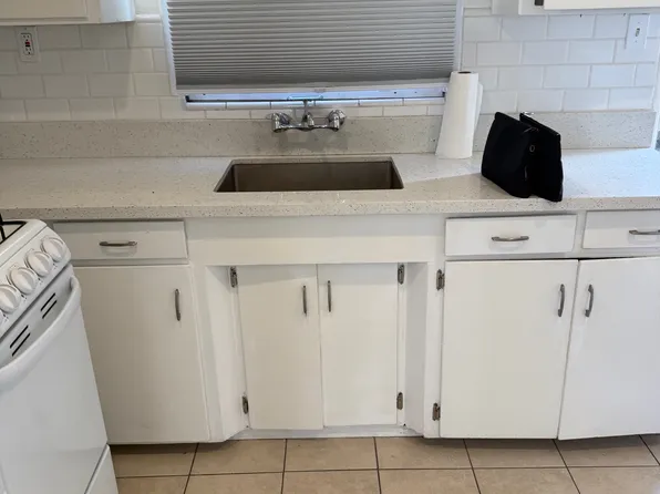 112 7th St APT 3, Huntington Beach, CA 92648