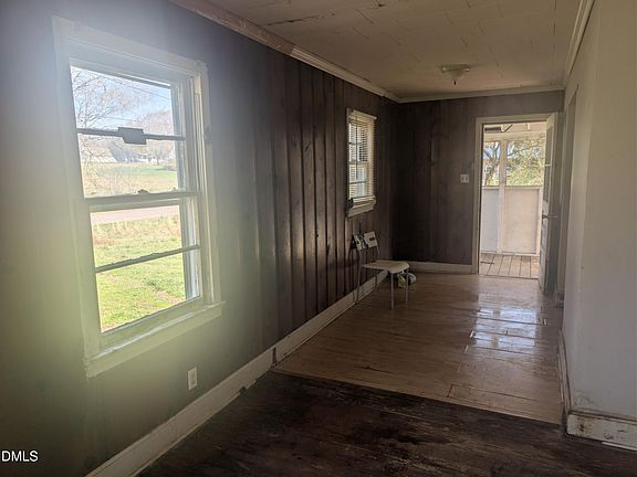 4th image of 101 Murray St