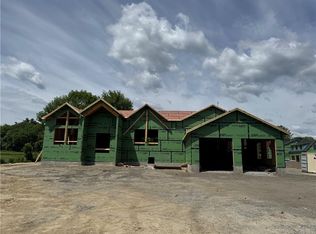 1499 Pippin Orchard Rd, Cranston, RI 02921