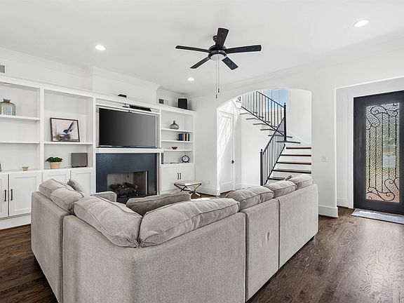 4th image of 836 Villa Ln