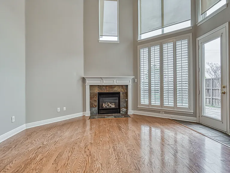6533 Riveredge Dr — Photo 7
