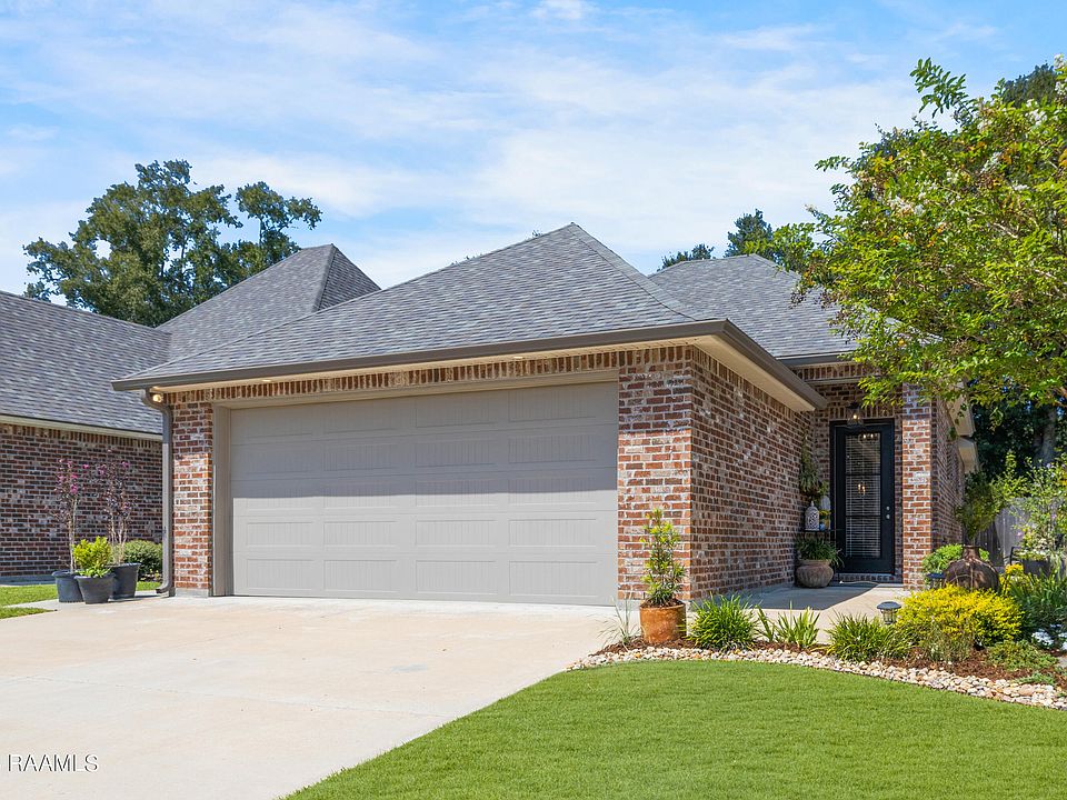 1st image of 204 Twin Meadow Ln