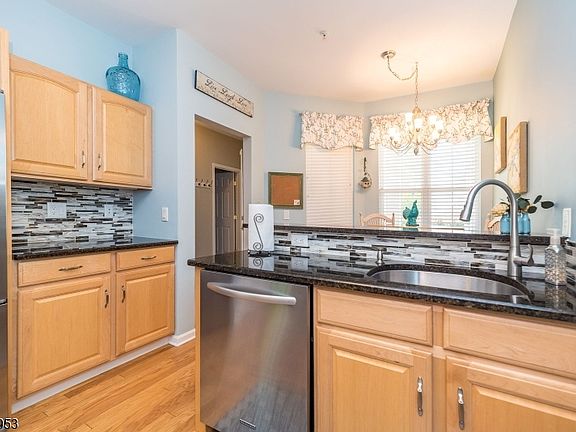 5th image of 1274 Fairview Cir
