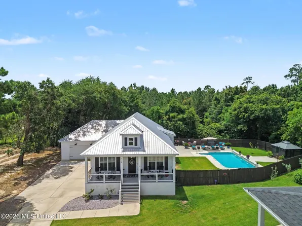 118 Palm Ave, Pass Christian, MS 39571