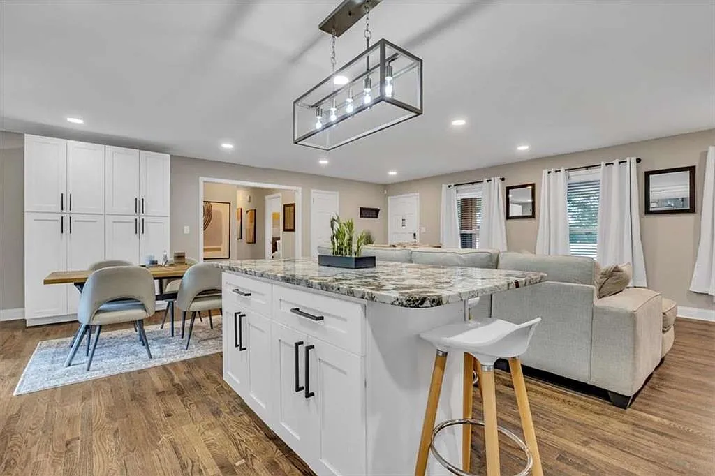 3 bed, 2.0 bath, $2,100 — Photo 3