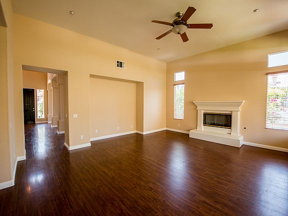 3rd image of 610 Creekside Dr