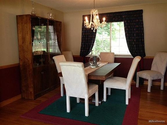3rd image of 38447 Thornwood Dr
