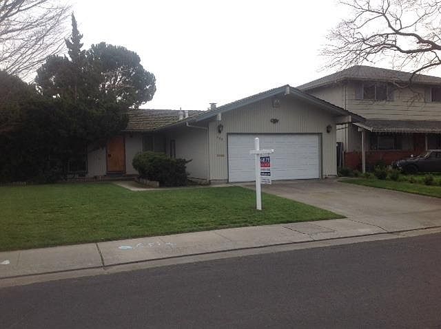1st image of 406 Pickwood Ln