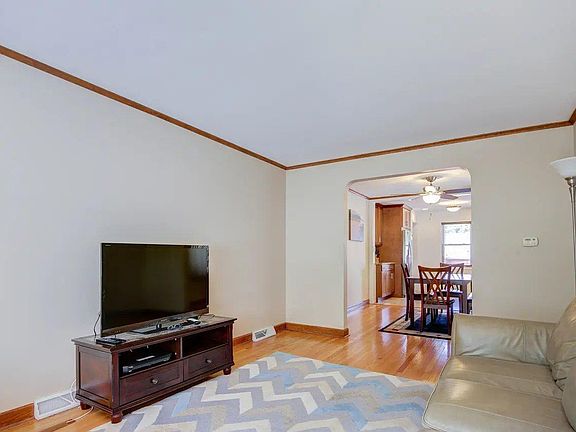 3rd image of 11300 S Talman Ave