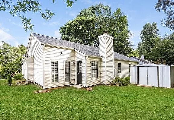 5th image of 382 Greenbrook Dr