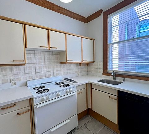 5th image of 801 Jones St APT 504