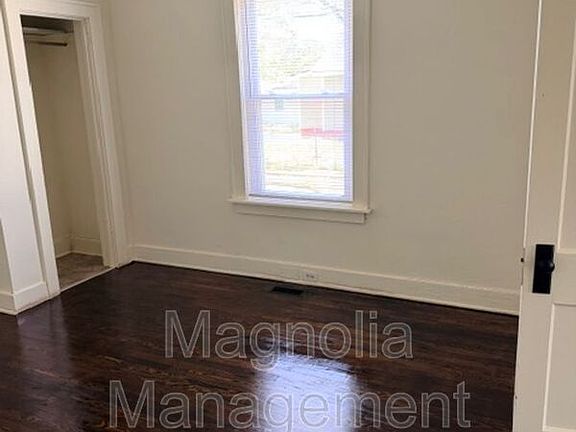 5th image of 250 Davis St