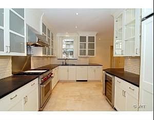 5th image of 220 E Walton Pl #4-W