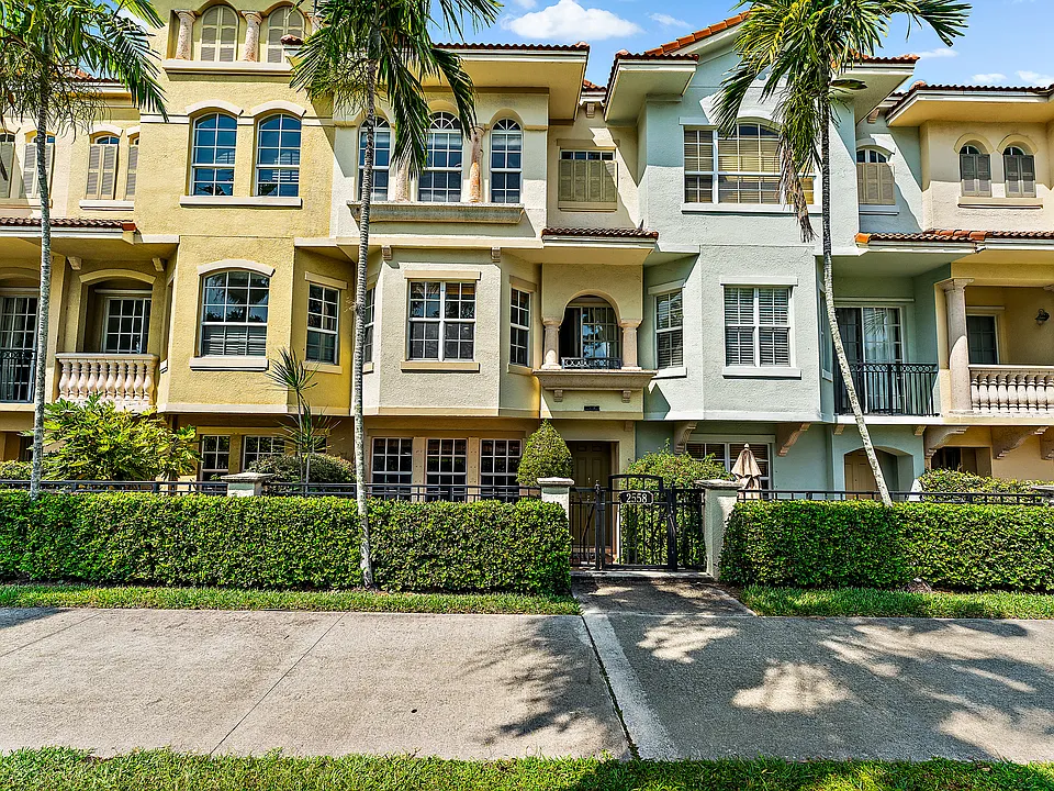 2558 Gardens Pkwy