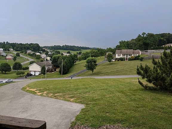 2nd image of 1008 Maple Leaf Dr