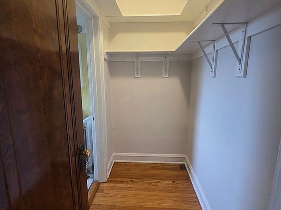 4th image of 6037-43 N Kenmore Ave #30