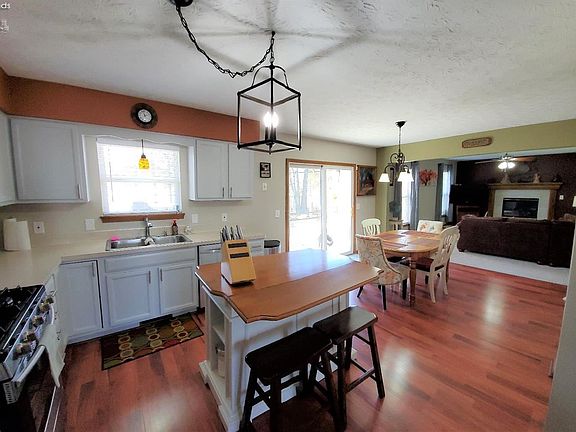 3rd image of 2144 Reserve Cir