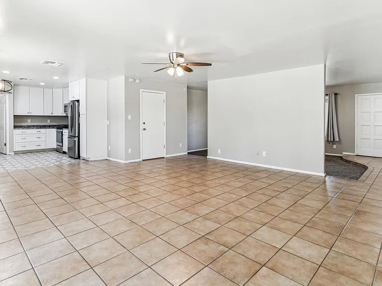 3039 W Glenn Dr — Photo 7