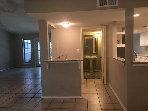 2nd image of 2934 Savannah Ct