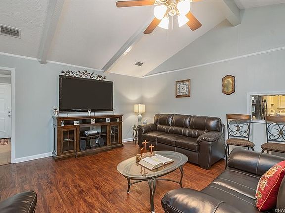 4th image of 9522 Royalton Dr