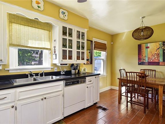 3rd image of 73 Beechwood Dr