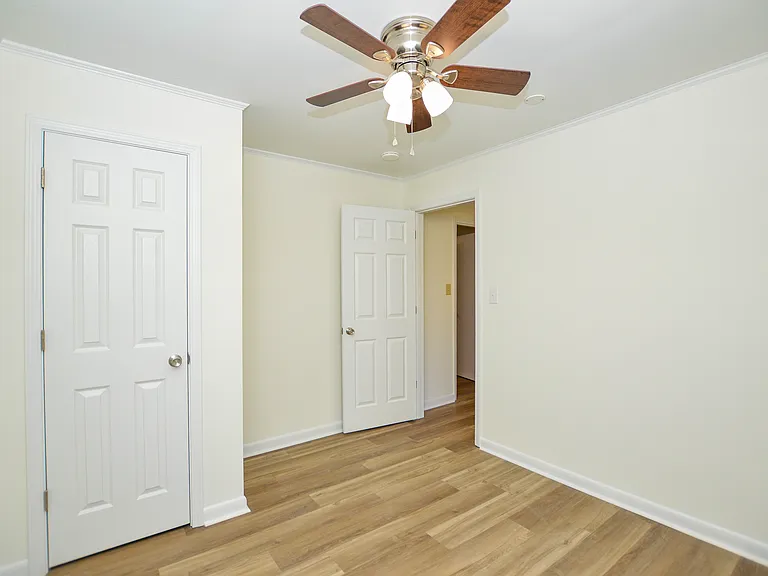 4075 Linda Dr — Photo 10