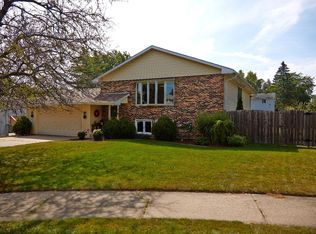 923 Maxwell Ct, Crown Point, IN 46307