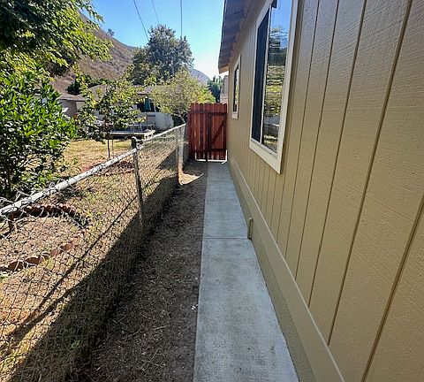4th image of 365 E McFarlane Dr