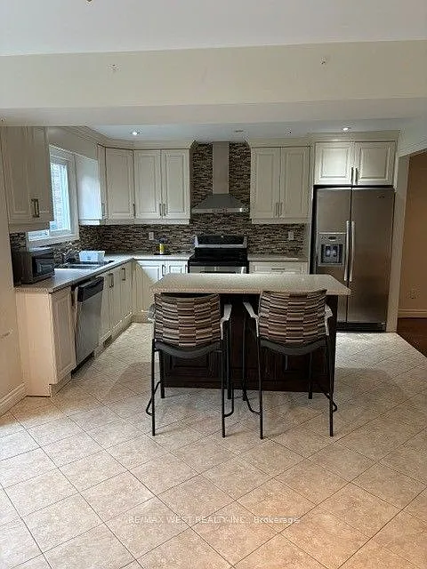 4 bed, $2,895 — Photo 2