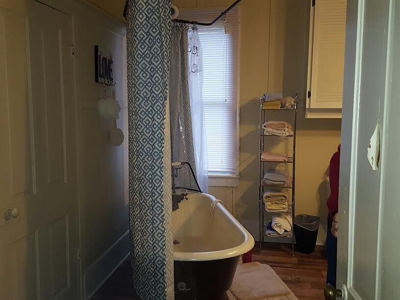 2nd image of 211 S Polk St