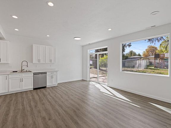 4th image of 3914 E 23rd Ave