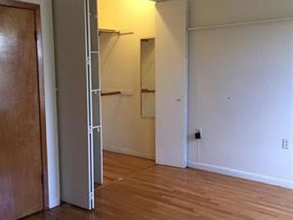 4th image of 496 Pavonia Ave #203