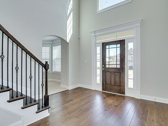 5th image of 229 Seaton Ave