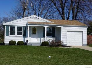 6941 Academy Ln, Lockport, NY 14094