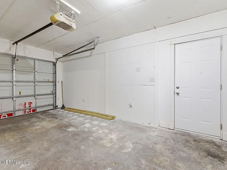 1712 Dibble Cir W — Photo 16
