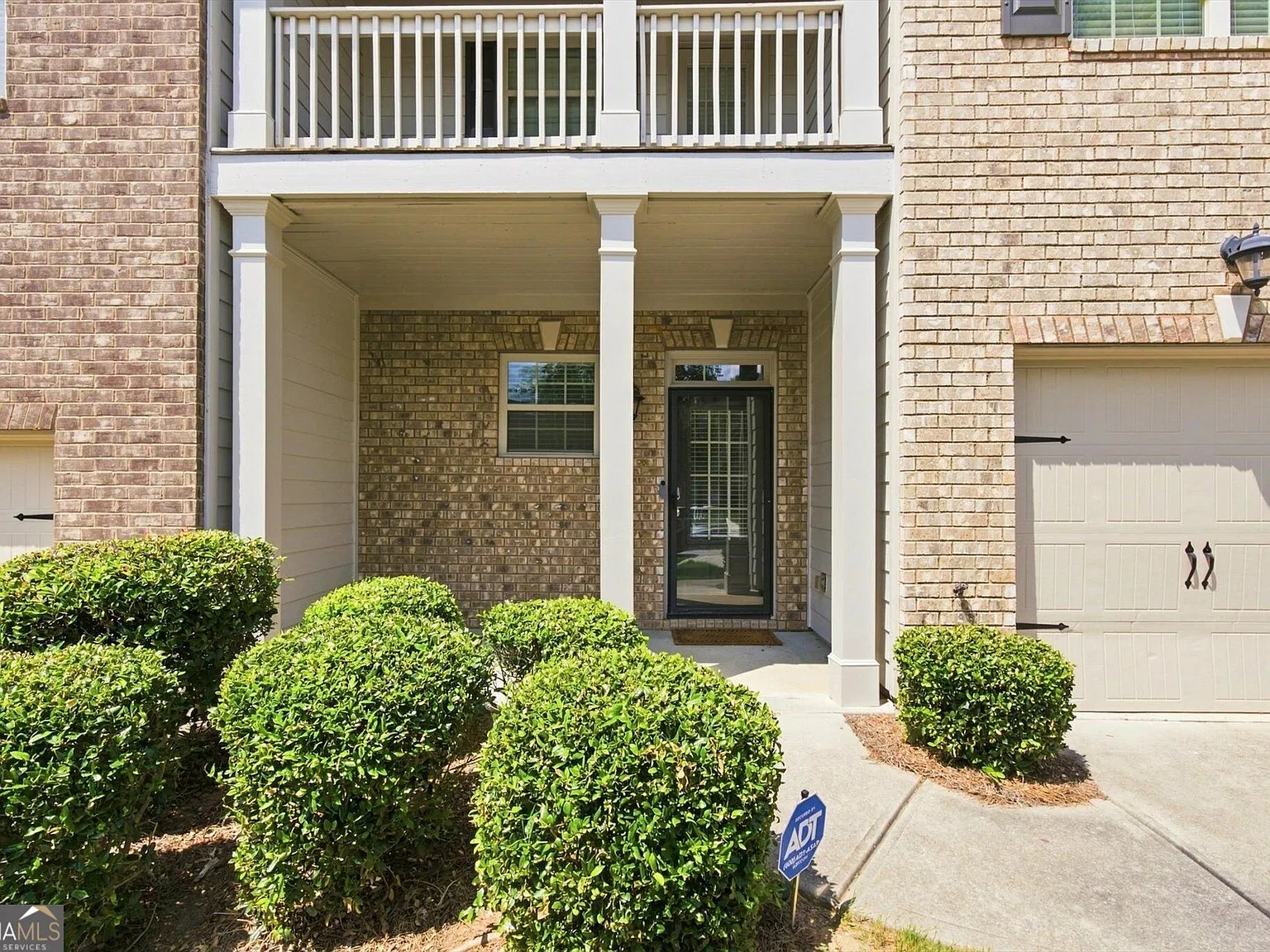3 bed, 2.5 bath, 2388 sqft, $2,900 — Photo 2