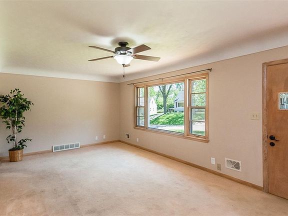 4th image of 850 Knollcrest Dr